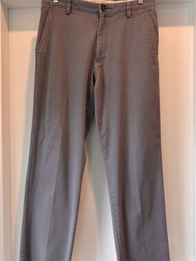 Dockers Men's Straight Chinos in Gray